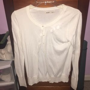 White Old Navy sweater